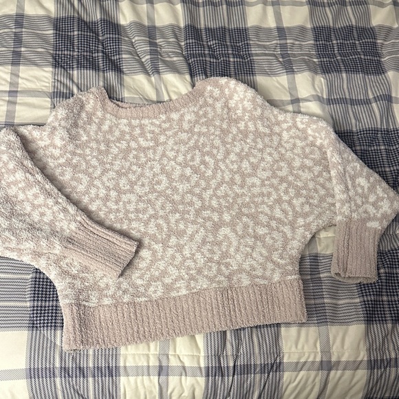 Women's tan and White Sweater - Picture 1 of 3